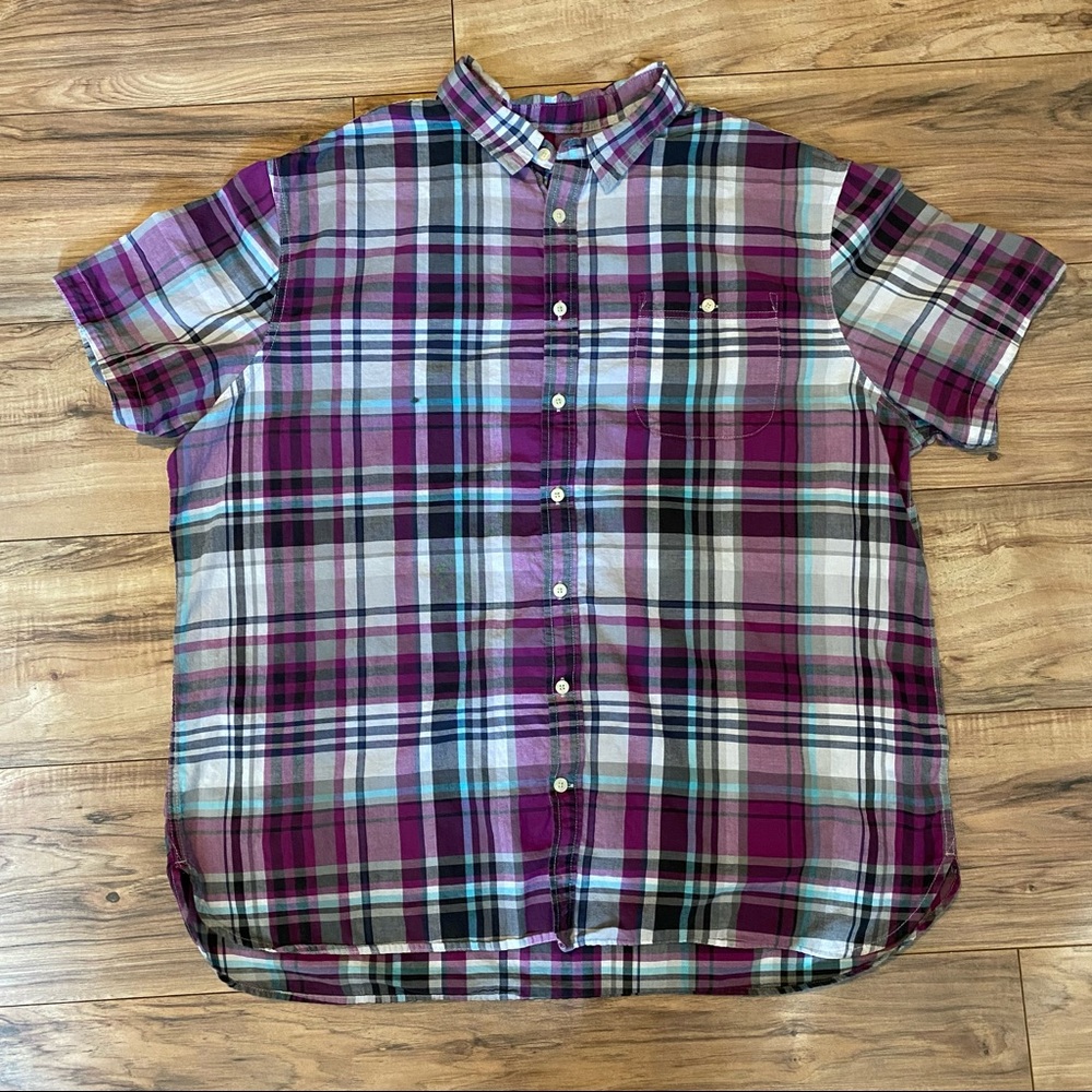 Men’s plaid short sleeve button down
